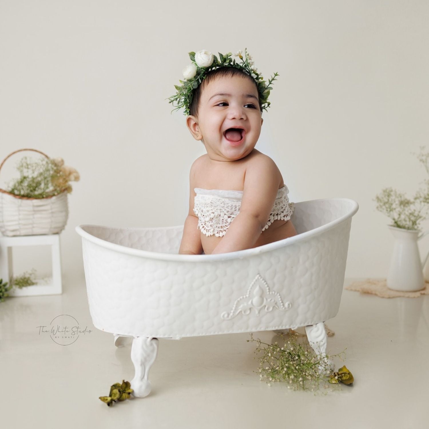 Milk Bathtub | Metal | 1Y | White