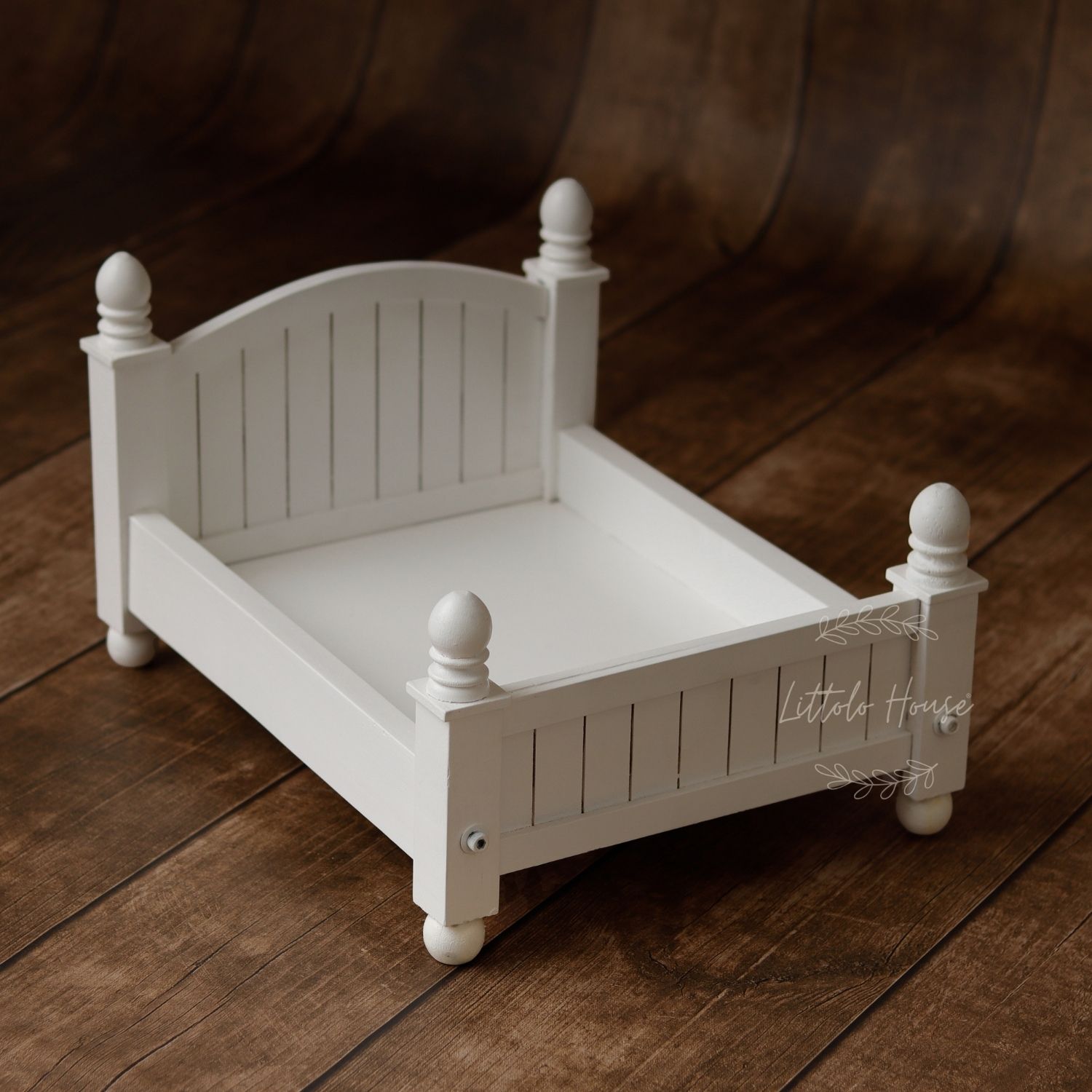 Royal Vintage Style Bed | Wooden Decorative | White