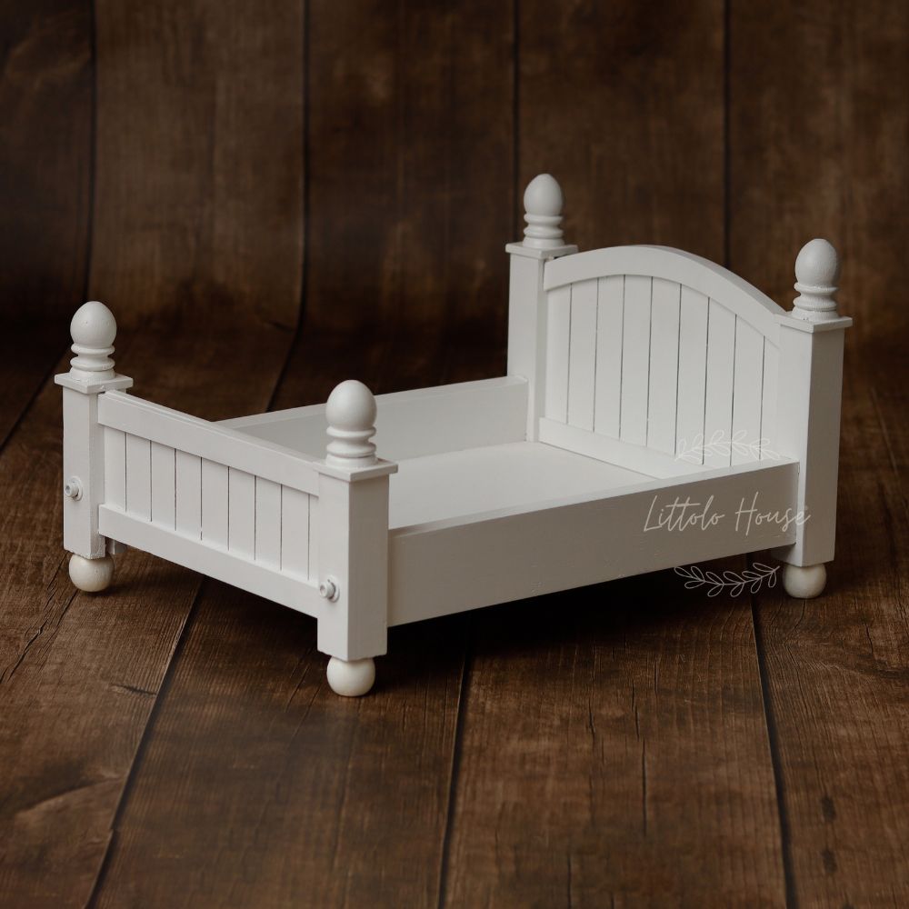 Royal Vintage Style Bed | Wooden Decorative | White