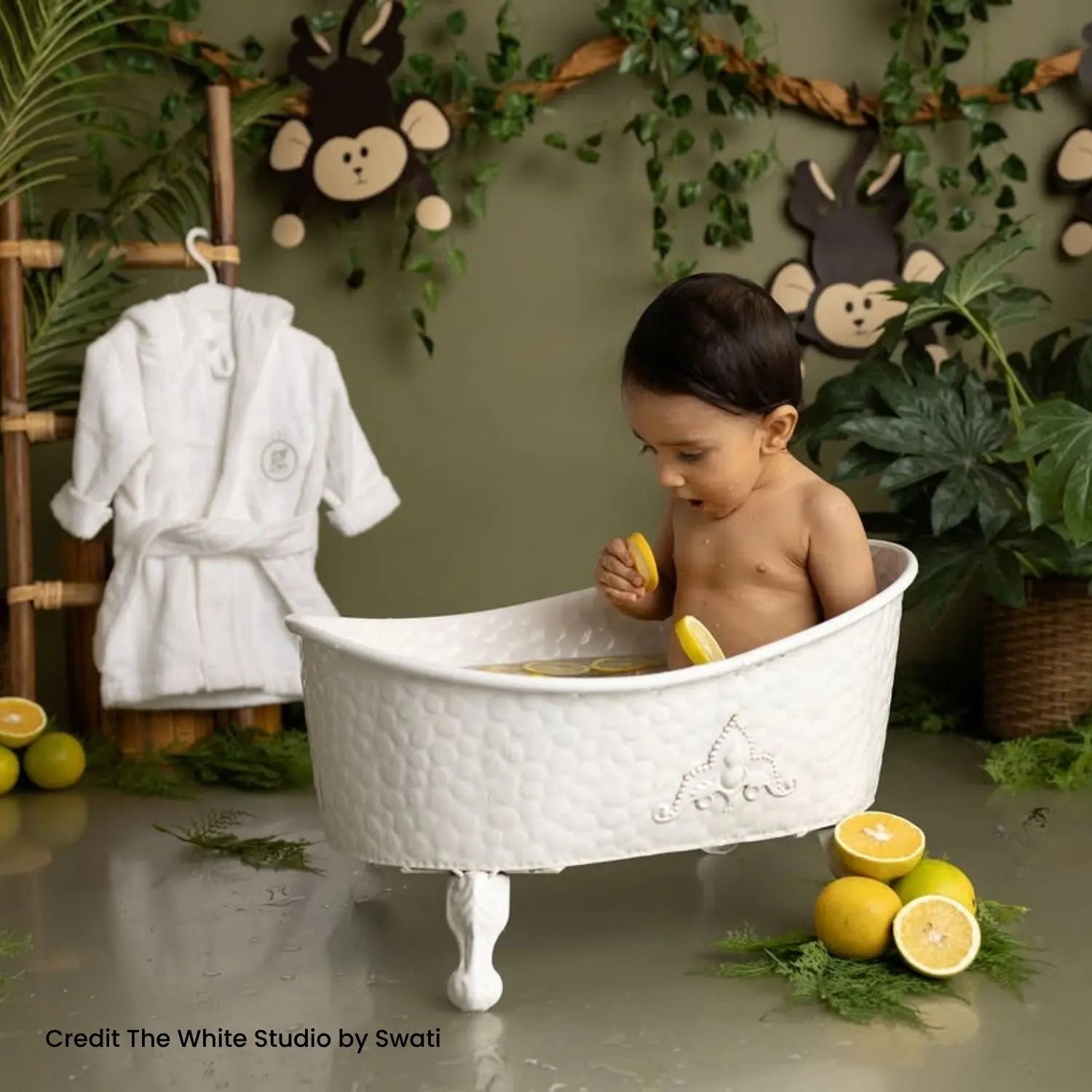 Milk Bathtub | Metal | 1Y | White
