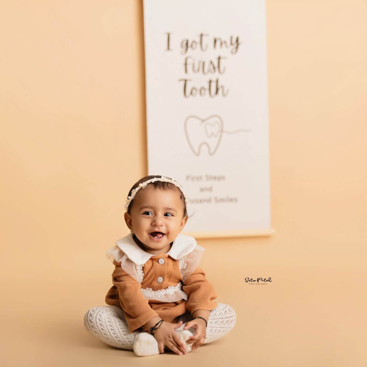 First Tooth Banner D162 | Pack of 1 | Black White